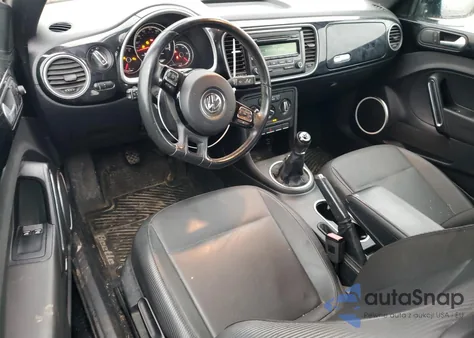 2015 Volkswagen Beetle 1.8T z USA, uszkodzony, nr VIN 3VWH17AT5FM623974